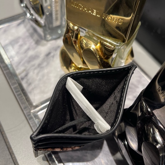 MICHAEL KORS Cyrus Snake Embossed Tall Card Case
Driftwood 
NWT - Picture 7 of 16